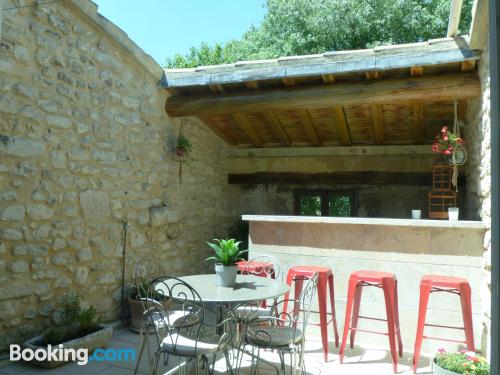 Appartamento con terrazza e wifi. Saint-Rémy-de-Provence è in attesa!.