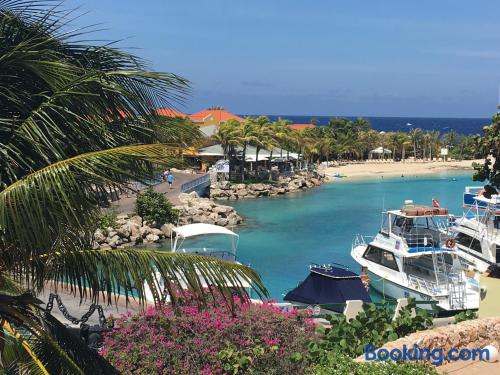 Apt mit Terrasse. In Willemstad