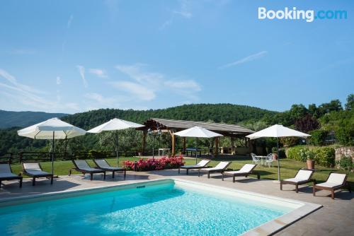 Appartement pour deux personnes. Terrasse et piscine!.