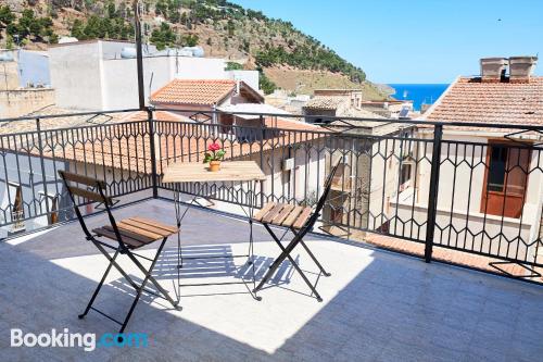 Appartement à Castellammare Del Golfo. Terrasse et Wifi!