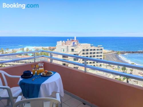 Appartement avec piscine et terrasse. Puerto de la Cruz à vos pieds!