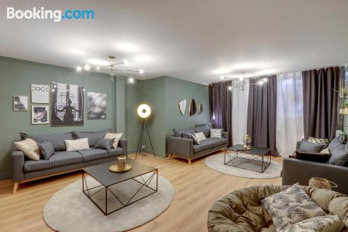 3 bedrooms place in Paris ideal for 6 or more.