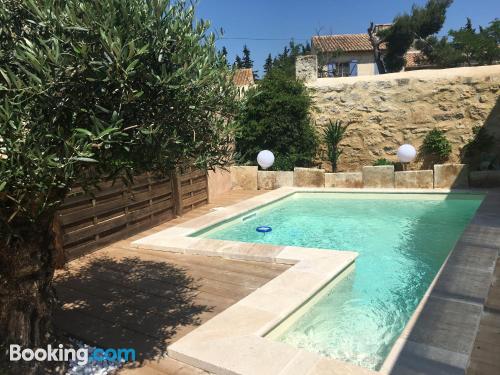 Appartement avec piscine. Beaucaire à vos pieds!