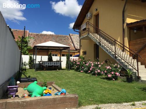 Praktische wohnung in Turda. Terrasse!.