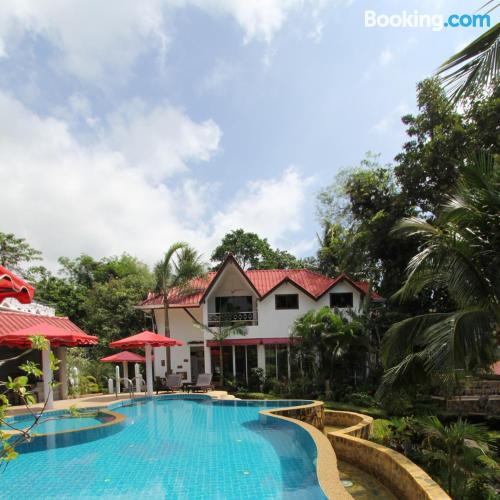 Em boa posição e terraço em Ko Chang, para 2 pessoas