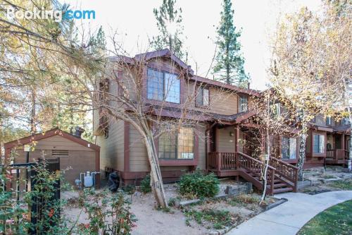 Apartamento com internet em Big Bear Lake.