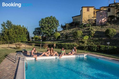 Ponte Felcino à vos pieds! Piscine!