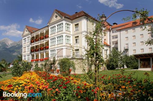 Hall In Tirol, buena ubicación. ¡acogedor!.