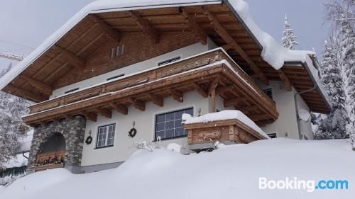 Appartement pour les familles. Avec berceau