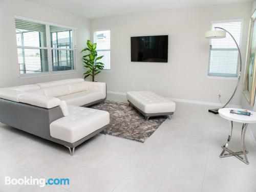 Apartamento de 372m2 em Kissimmee. Ar condicionado!.