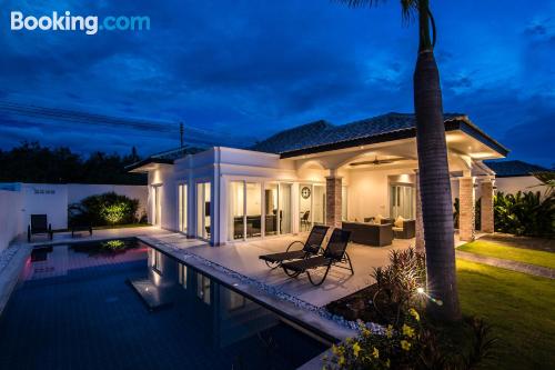 Appartamento di 120m2 a Hua Hin. Con tre camere da letto.