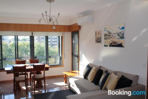 55m2 Apt in Porto. Internet!