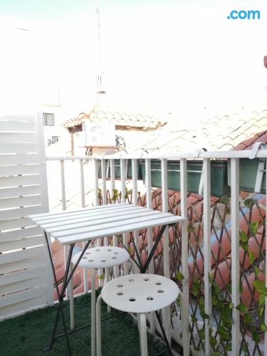 Grosso apartamento com 2 dormitórios. Terraço!.