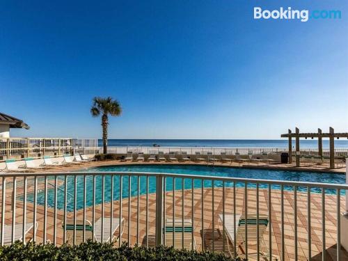 Apartamento de 139m2 en Orange Beach con piscina.