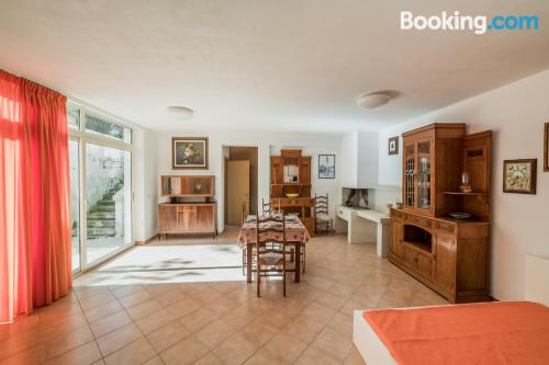 Apartamento en Carpignano Salentino con terraza y conexión a internet.