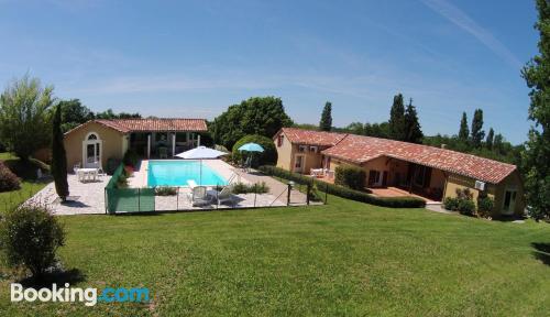 Appartement avec piscine et terrasse. Villeneuve-sur-Lot est votre