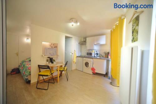 One bedroom apartment place in Fontainebleau for two people.