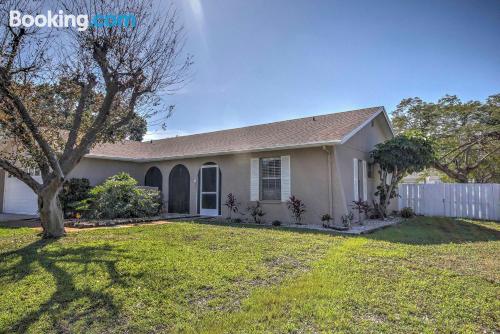 Piscina y wifi en Bradenton perfecto para familias.