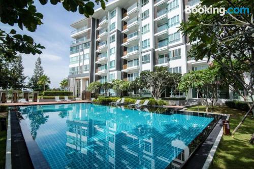 Apartamento de 35m2 en Hua Hin con conexión a internet y terraza