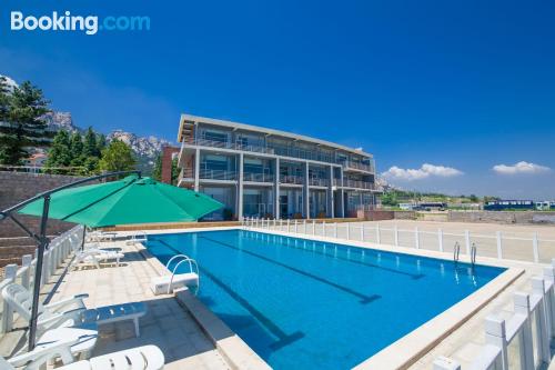 Apartamento com piscina. Terraço!