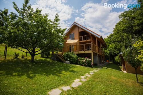 Breed appartement em Samobor. Ideaal voor gezinnen