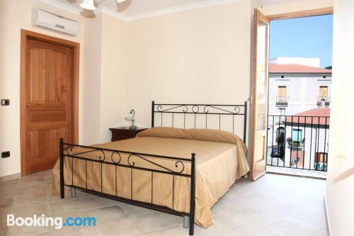 Apartamento con terraza, en el centro.