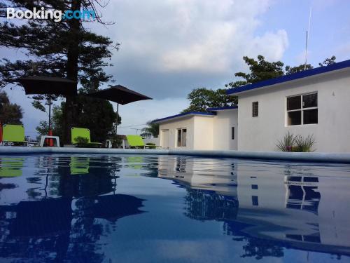 Piscina y conexión a internet en Cuernavaca. Perfecto para una persona.