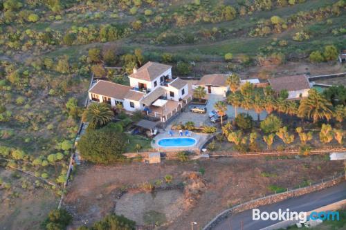 Apartamento con piscina con terraza.