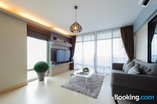 Apartamento de 105m2 en Pak Kret. ¡Aire acondicionado!