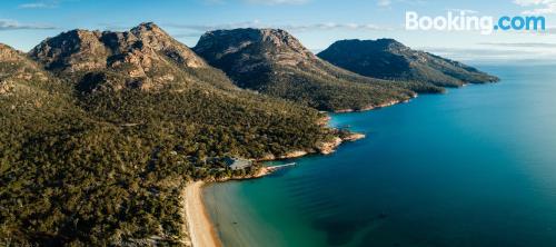 Appartamento con terrazza e Internet. Coles Bay dalla vostra finestra!