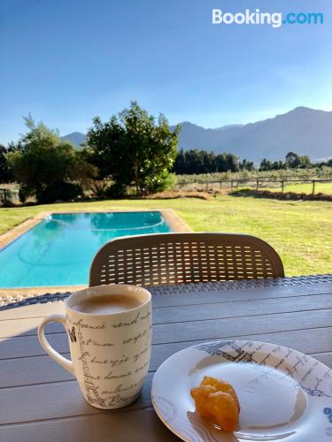 Wohnung mit balkon und internet. In Franschhoek.