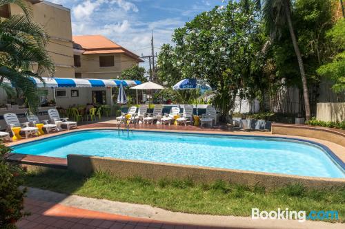 Grosso apartamento em Praia de Patong. Terraço e piscina