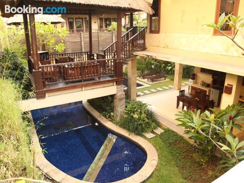 Apartamento com Internet. Terraço e piscina