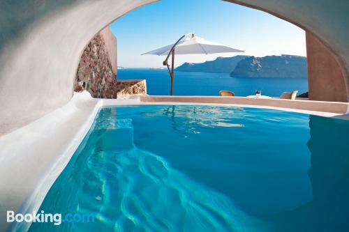 Appartement avec piscine et climatisation à Oia.