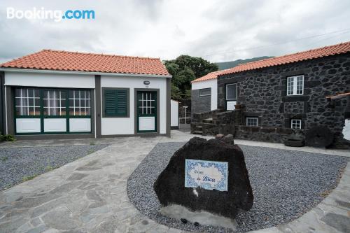 Extenso apartamento em São Roque do Pico. Terraço!