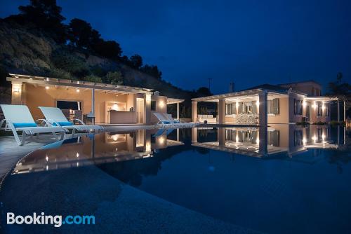 Perfect for six or more! In midtown of Porto Heli