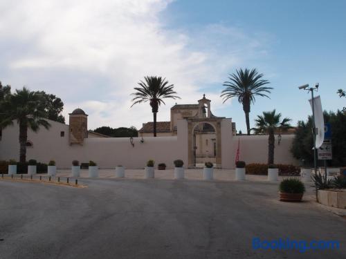 Apt mit Internet und Terrasse. In Ragusa