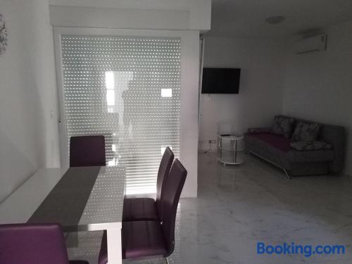 Apartamento de 39m2 en Pirovac con vistas y internet.