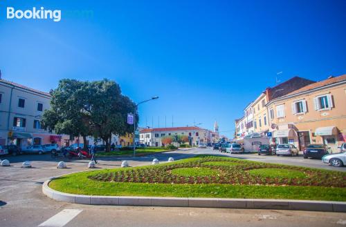 Appartamento con calore e Internet. Poreč (Parenzo) per voi!