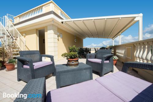 Appartement pour couples. Internet et terrasse