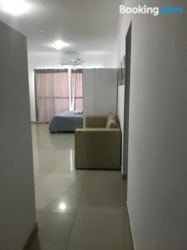 Apartamento com terraço, perfeito para duas pessoas.