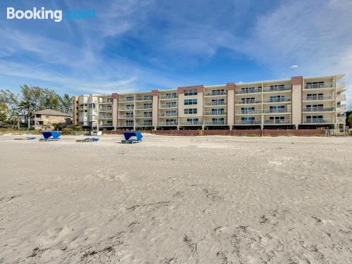 Appartement avec piscine et l'air concdetionné. Pour les familles.