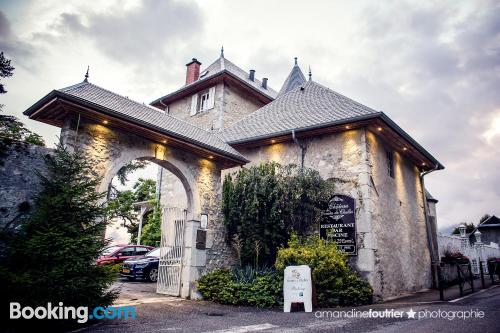 Appartement pour deux personnes. À Challes-les-eaux