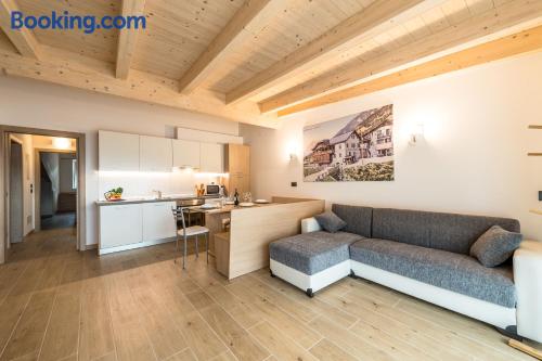 Spacieux appartement avec deux chambres. À Campitello Di Fassa