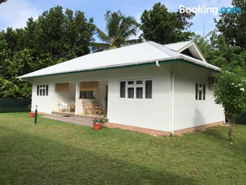 Cuco apartamento en La Digue con terraza