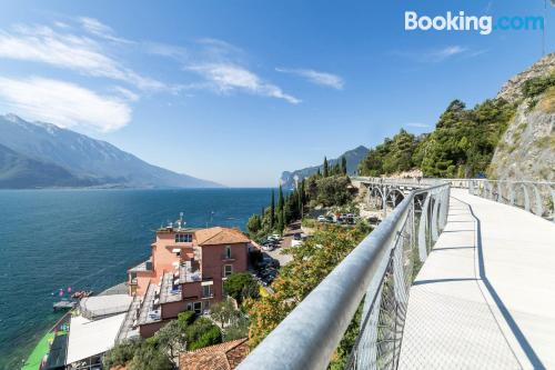 Appartement met terras en Wifi. Welkom bij Limone Sul Garda!