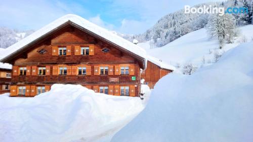 Confortevole appartamento in posizione incredibile. Schoppernau ai vostri piedi!