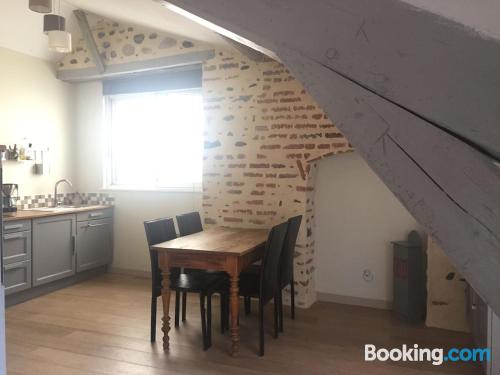 One bedroom apartment home in Pau with internet.