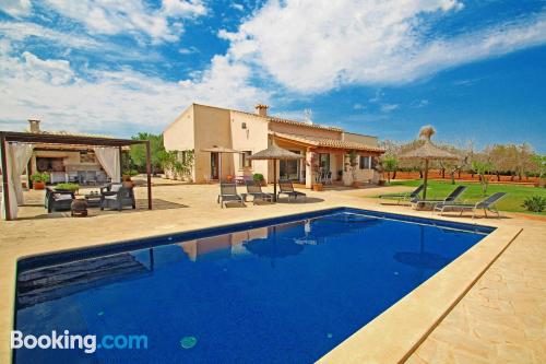 Appartement avec terrasse. Trois chambres!