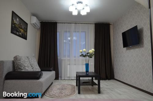 Sorprendente appartamento con 1 camera da letto. Volgograd ai vostri piedi!